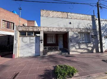 Casa · 227m² · 10 Ambientes · 2 Cocheras · Casa en Venta en Rafaela, Barrio Alberdi