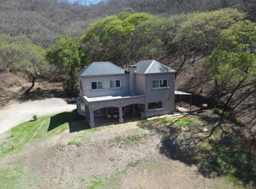 Casa · 210m² · 5 Ambientes · 2 Cocheras · Casa en La Lucinda Norte