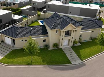 Casa de 8 ambientes, Guaymallén · Casa con 699 m² en Venta en Guaymallén