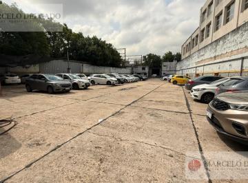 Bodega-Galpón · 100m² · Playa Estacionamiento