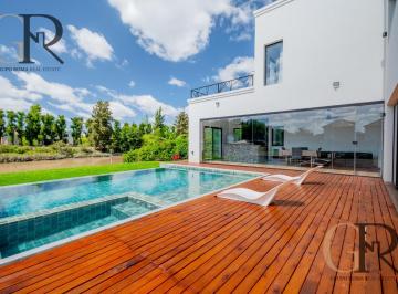 Casa · 305m² · 7 Ambientes · 2 Cocheras · Casa a Estrenar Al Agua con Amarra, en Barrio San Benito