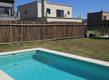 LHP-LHP-3185_2 · Casa en Venta con Pileta 3 Dorm. - Barrio Vila Marina II