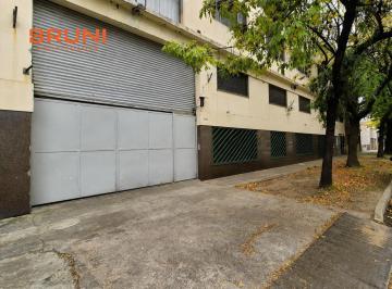 Bodega-Galpón · 2225m² · Galpon en Alquiler en Pompeya, Capital Federal