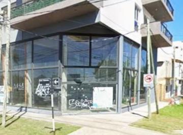 Local comercial · 269m² · 2 Cocheras · Local en Venta en Esquina en Avellaneda