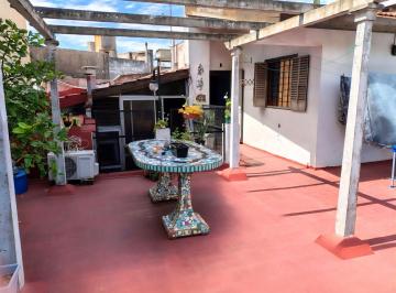 Casa · 175m² · 5 Ambientes · 1 Cochera · Casa en Venta Sobre Lote Propio de 5 Ambientes con Garage. Apto Credito.