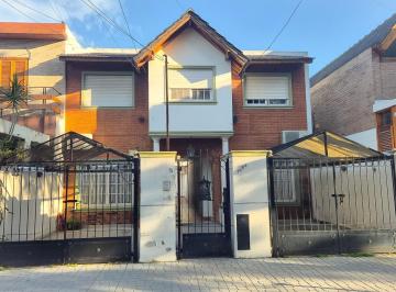 Casa · 90m² · 4 Ambientes · 1 Cochera · Duplex en Venta - Santos Lugares