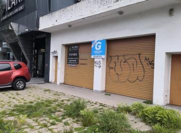Local comercial · 350m² · Local Comercial de 10x43 Sobre Av Colon