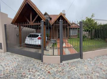 Casa · 396m² · 4 Dormitorios · 1 Cochera · Casa en Temperley Este
