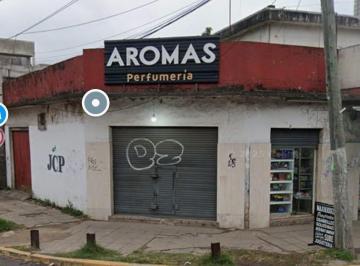 Local comercial · 174m² · 1 Cochera · Dos Locales Comerciales - Vivienda y Cochera en Venta