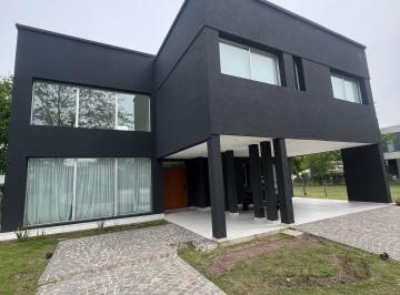 Casa de 5 ambientes, Berazategui · Casa en Venta en Venta en Fincas de Hudson