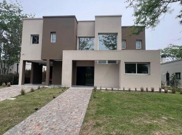 Casa de 4 ambientes, Berazategui · Casa en Venta en Fincas de Hudson