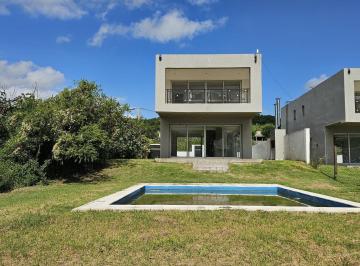 Casa · 150m² · 3 Ambientes · 2 Cocheras · Dúplex Sobre Av Costanera, con Vista Al Rio, Dos Dorm. en Suite, con Pileta y Jardín