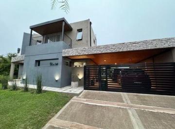 Casa · 270m² · 6 Ambientes · 3 Cocheras · Bela Vista - Apta Creditos