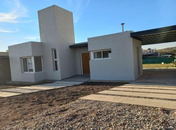 Casa · 115m² · 3 Ambientes · 3 Cocheras · Villa Catalina - Etapa 1 - Excelente Ubicacion - Alquiler