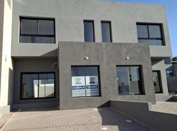 Casa · 100m² · 4 Ambientes · 2 Cocheras · Docta - Duplex