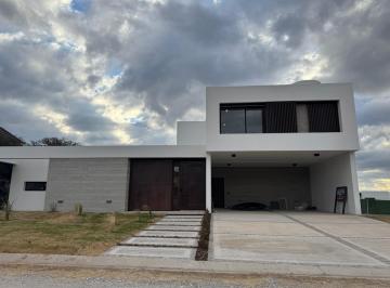 Casa · 295m² · 6 Ambientes · 3 Cocheras · Country Carlos Paz Golf