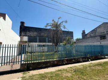 Bodega-Galpón de 2 ambientes, Rosario · Galpón a Refaccionar Sobre Lote de 968 m²