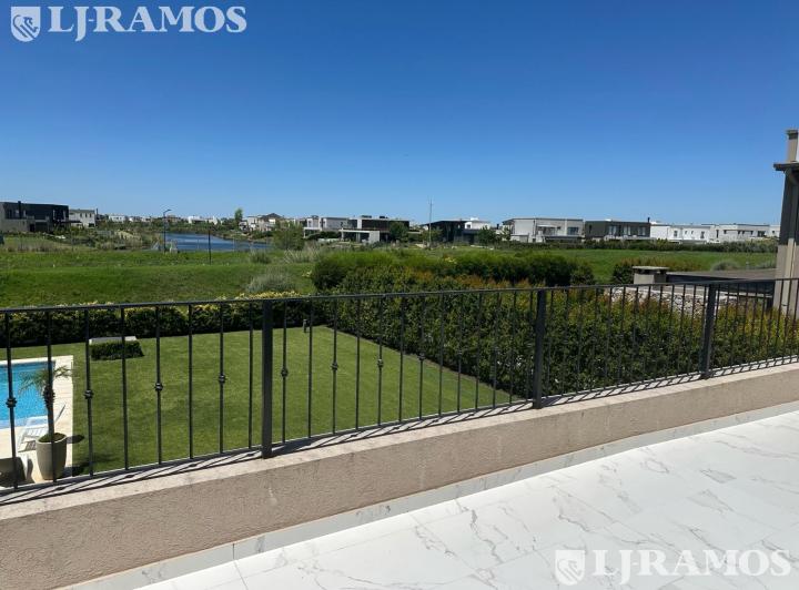 Casa · 176m² · 5 Ambientes · 4 Cocheras