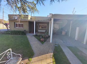 Casa · 220m² · 4 Dormitorios · 1 Cochera · Open Door, Casa Sobre Calle Principal + 2 Dptos
