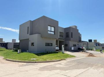 Casa de 5 ambientes, Córdoba · Docta - Duplex 3 Dorm + 3 Baños Ideal Inversión!