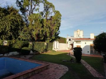 Casa · 225m² · 5 Ambientes · 2 Cocheras · Venta Casa en Cerro de Las Rosas