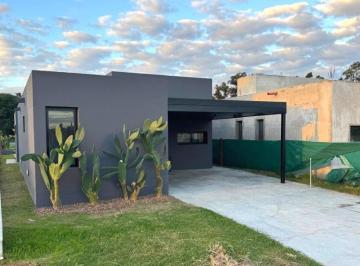 Casa · 130m² · 4 Ambientes · 2 Cocheras · Casa en Pueblo Esther