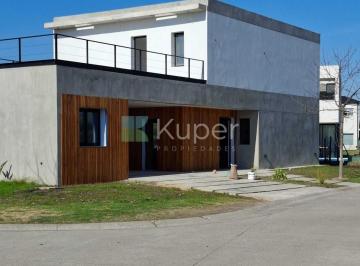 Casa · 163m² · 5 Ambientes · 1 Cochera · Casa Chalet en Venta en Vila Marina I, Villanueva, Tigre