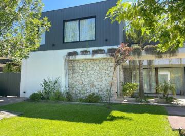 Casa · 260m² · 6 Ambientes · Venta Casa 6 Amb Barrio San Gabriel, Villanueva, Tigre