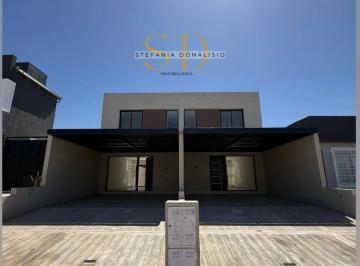 PH de 4 ambientes, Córdoba · Dúplex en Venta – 2 Dorm., 2 Baños, Cochera y Patio con Asador