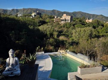 Casa · 270m² · 4 Ambientes · 2 Cocheras · Casa con Pileta en Tierra Alta, Malagueño
