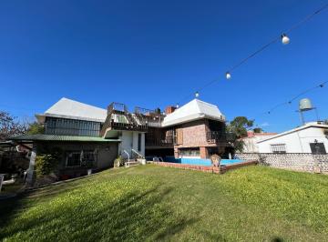 Casa · 222m² · 5 Ambientes · Venta / Permuta Casa a Reciclar 4 Dorm. con Pileta - Funes, Santa Fe.