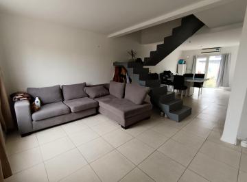 PH · 110m² · 3 Ambientes · 1 Cochera · PH - Plottier