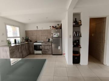 PH · 110m² · 3 Ambientes · 1 Cochera · PH - Plottier