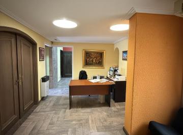 Oficina comercial · 158m² · 5 Ambientes · 1 Cochera · Departamento en Venta Tres Dorm., apto oficina en Centro