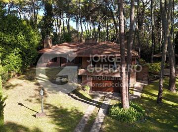 Casa · 268m² · 6 Ambientes · Casa - Carilo