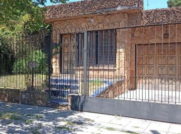 Casa · 120m² · 3 Ambientes · 1 Cochera · Casa en Banfield Este