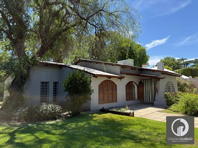 Casa · 244m² · 6 Ambientes