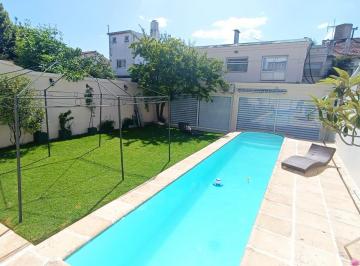 Casa · 221m² · 4 Dormitorios · 2 Cocheras · Chalet en Venta Playa Grande