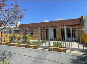 Casa · 118m² · 4 Ambientes · 2 Cocheras · Casa en Venta 3 Dorm. en Alto Alberdi
