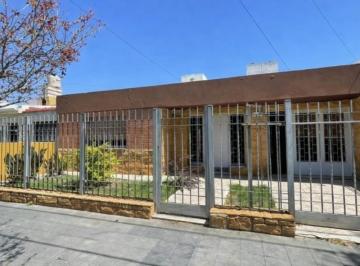 Casa · 118m² · 4 Ambientes · 2 Cocheras · Casa en Venta 3 Dorm. en Alto Alberdi