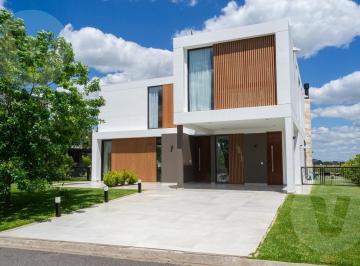 Casa · 218m² · 5 Ambientes · 1 Cochera · Casa en Venta - Barrio Santa Ines, Canning