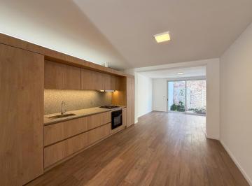 Casa · 116m² · 6 Ambientes · Casa de Pasillo de 2 Dorm. Más Comodín, Jardín y Terraza en Pichincha