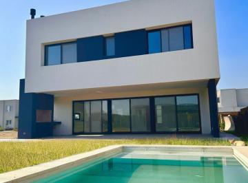 Casa · 182m² · 5 Ambientes · 1 Cochera · Casa Lote Interno en Venta en Vila Marina, Villanueva, Tigre
