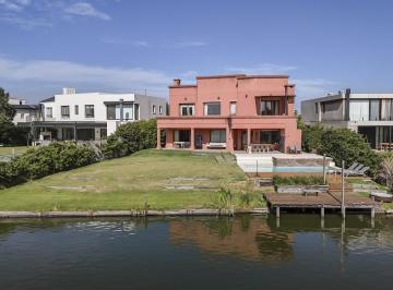 Casa · 450m² · 8 Ambientes · 2 Cocheras · Casa en Venta, 5 Dorm. en Lagos del Norte