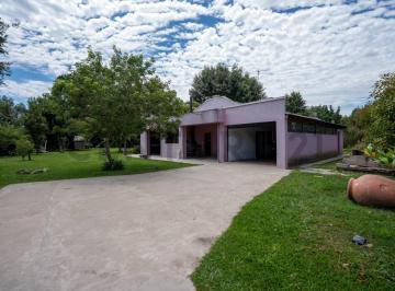 Casa · 250m² · 5 Ambientes · Casa en Venta de Tres Dorm. - Joaquin Gorina