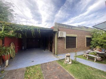 Casa · 350m² · 4 Ambientes · 3 Cocheras · Casa en Villa Elisa 2 Dorm. Mas Local