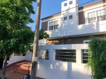 Casa · 210m² · 7 Ambientes · 2 Cocheras · Venta Casa 2 Plantas, Barrio Maipú, 3 Dorm..