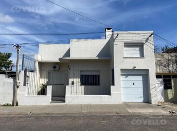Casa · 233m² · 6 Ambientes · 1 Cochera · Casa en Venta de 4 Dorm. con Piscina y Barbacoa