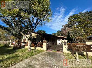 Casa · 138m² · 5 Ambientes · 1 Cochera · Venta Excelente Propiedad con Quincho La Caleta
