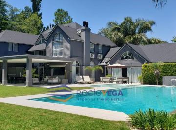 Casa · 1550m² · 5 Ambientes · 4 Cocheras · Casa en Venta en Country San Diego Moreno